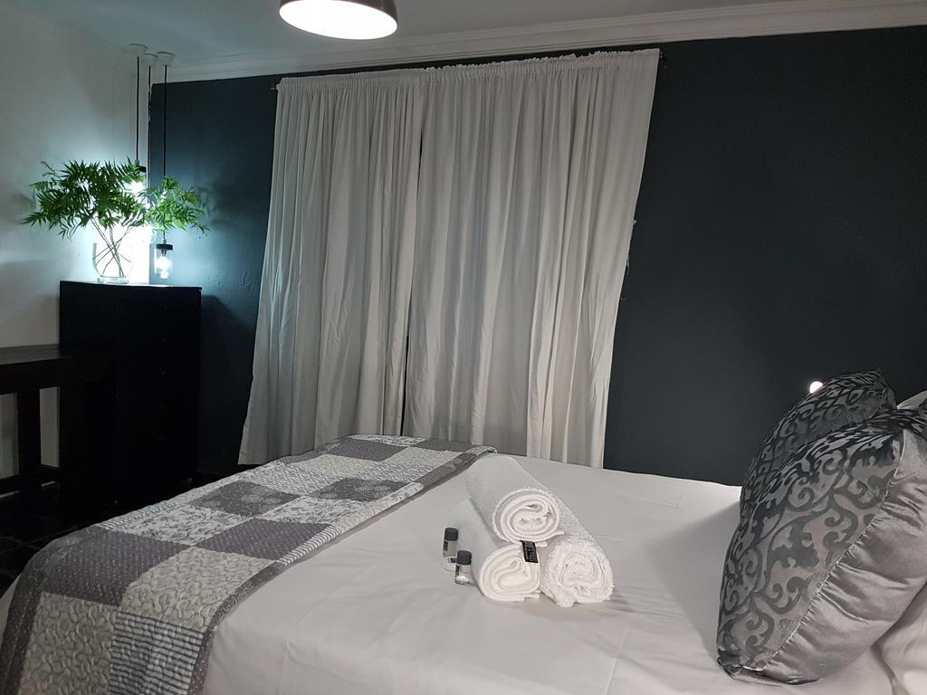 44 On Ennis Guest Lodge And Restaurant - No Load Sheddding แอร์เมอโล ภายนอก รูปภาพ