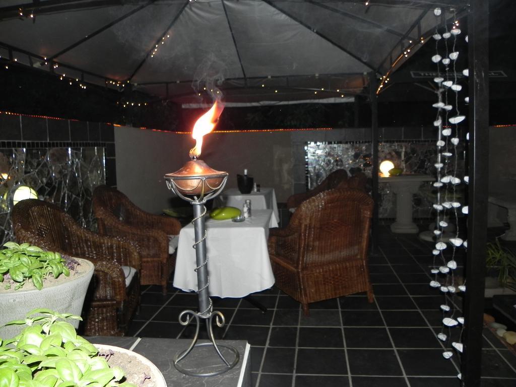 44 On Ennis Guest Lodge And Restaurant - No Load Sheddding แอร์เมอโล ภายนอก รูปภาพ