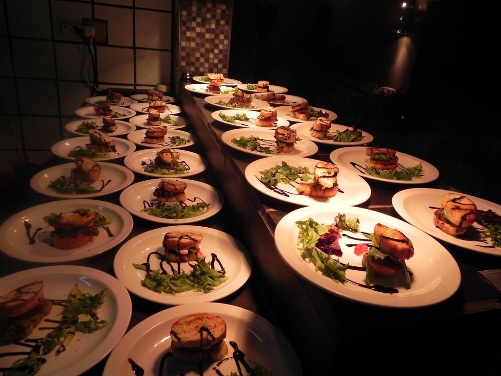 44 On Ennis Guest Lodge And Restaurant - No Load Sheddding แอร์เมอโล ภายนอก รูปภาพ