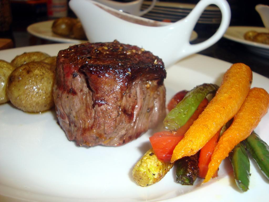 44 On Ennis Guest Lodge And Restaurant - No Load Sheddding แอร์เมอโล ภายนอก รูปภาพ