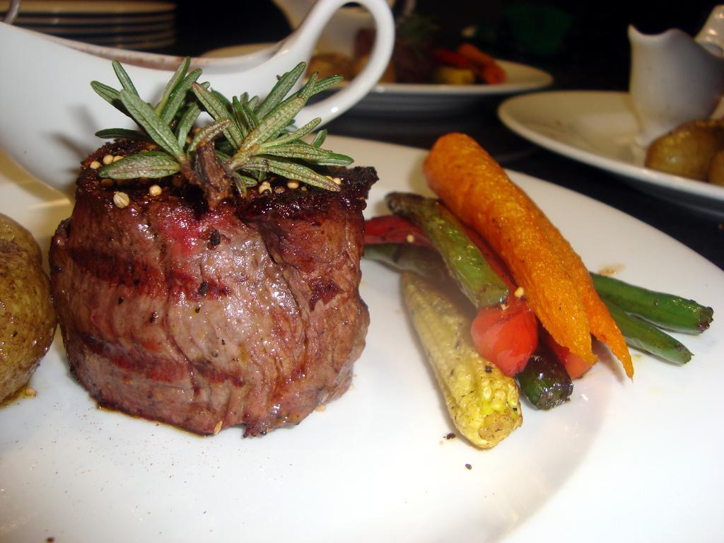 44 On Ennis Guest Lodge And Restaurant - No Load Sheddding แอร์เมอโล ภายนอก รูปภาพ